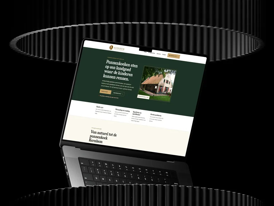 Kernhem Pannenkoekenboerderij website on a laptop