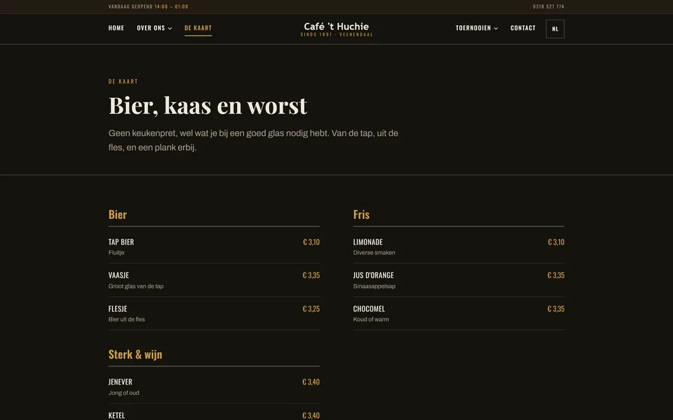 The menu page of Café 't Huchie, with beer, soft drinks and spirits in two columns